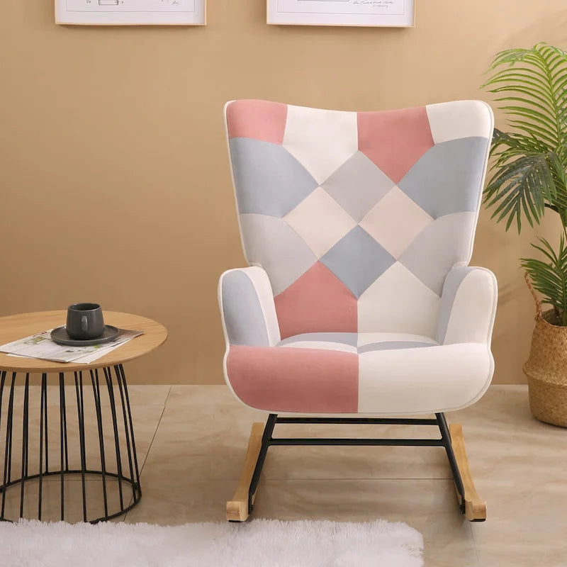 Fotel bujany z tkaniny z połowy wieku z drewnianymi nogami i lnianą tapicerką w stylu patchworku
