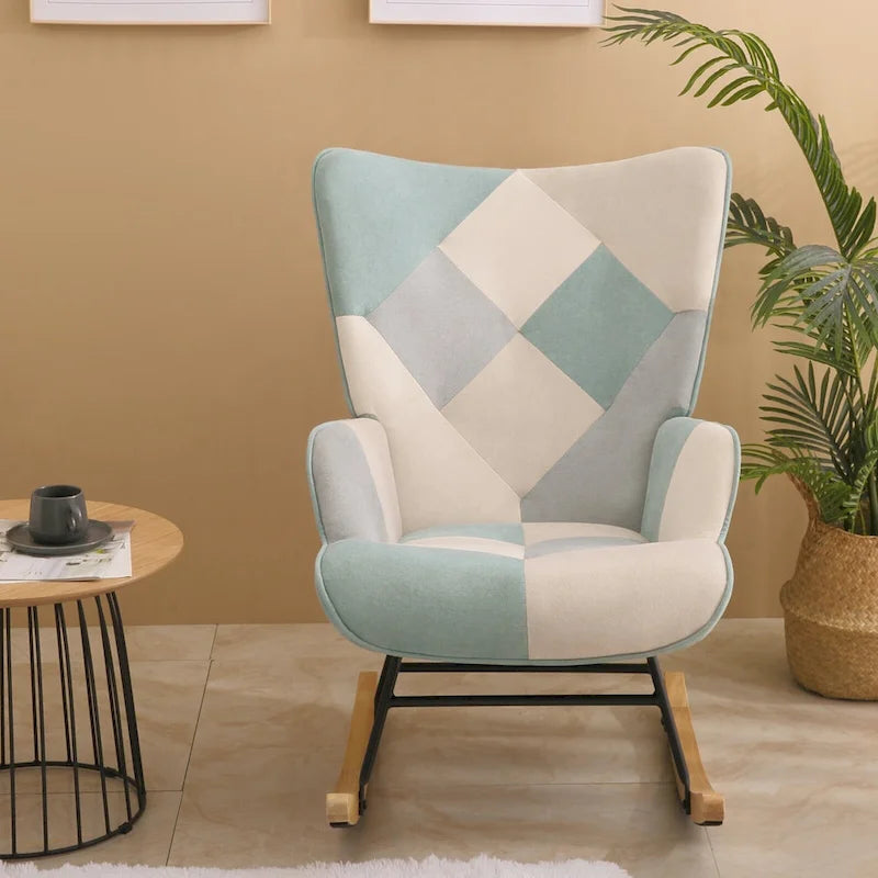 Fotel bujany z tkaniny z połowy wieku z drewnianymi nogami i lnianą tapicerką w stylu patchworku