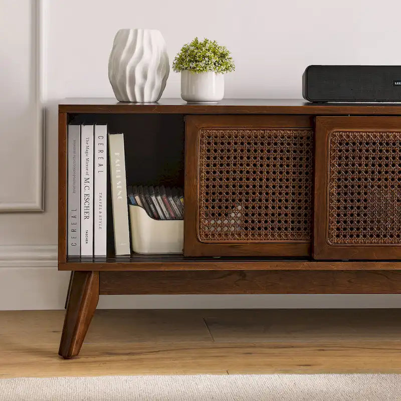 Meuble TV de 150 cm avec étagères ouvertes et portes en rotin pour téléviseurs de 65 pouces
