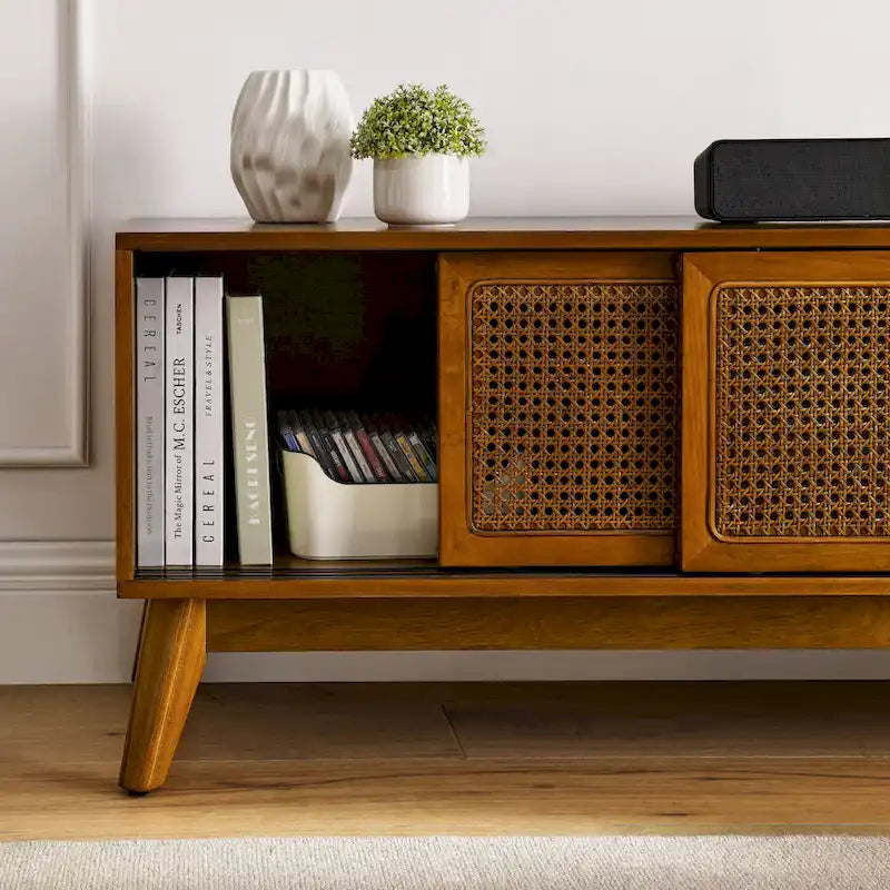 Meuble TV de 150 cm avec étagères ouvertes et portes en rotin pour téléviseurs de 65 pouces