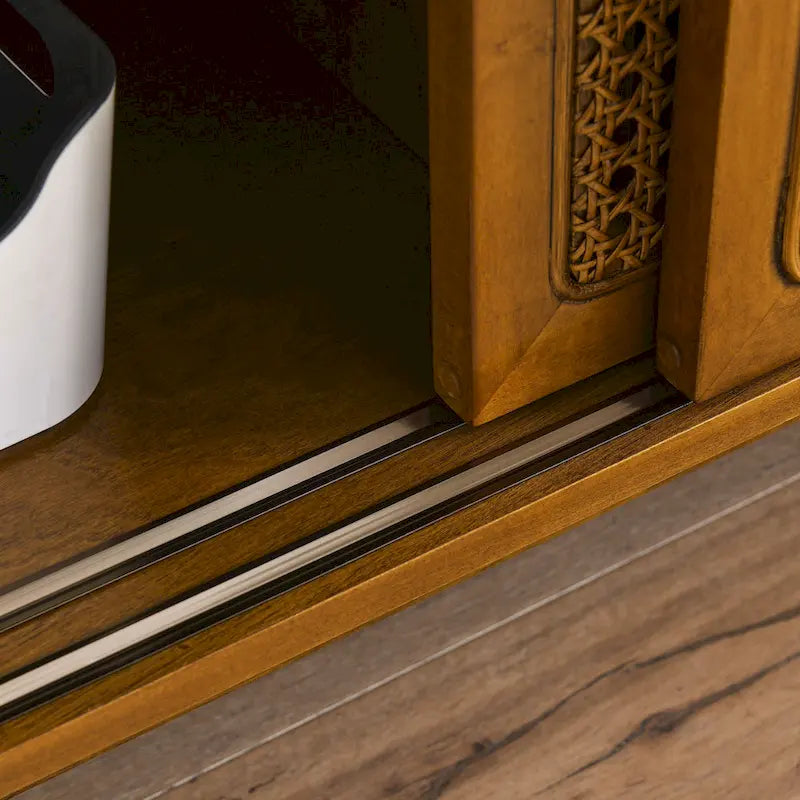 Meuble TV de 150 cm avec étagères ouvertes et portes en rotin pour téléviseurs de 65 pouces