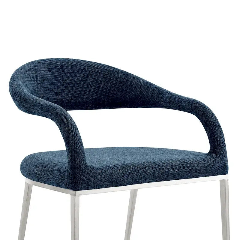HomeRoots Lot de deux chaises de salle à manger avec accoudoirs, dossier ouvert, en polyester capitonné, bleu et argent