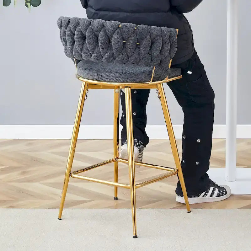 Un lot de 4 tabourets de bar rotatifs, équipés de coussins en lin respirant - Convient à la hauteur d'un îlot de cuisine.