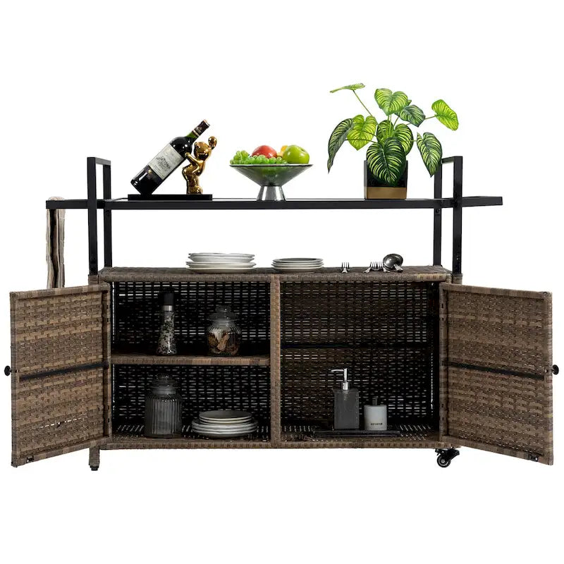 Chariot de bar en osier pour terrasse extérieure avec armoire de rangement et plateau en verre, table de bar à boissons en rotin roulante avec roues à 360° et étagère ouverte