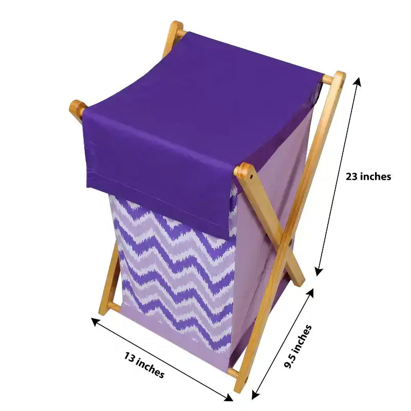 Panier à linge violet avec cadre en bois