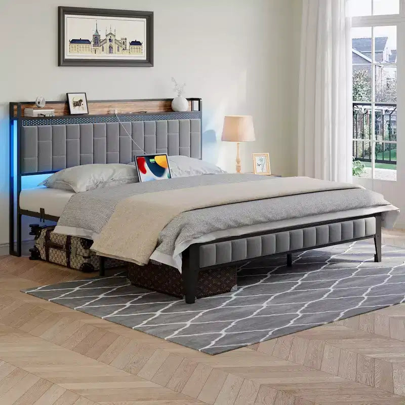 Lit rembourré en lin gris avec plateforme, lumières LED RVB et tête de lit de rangement, pour 1