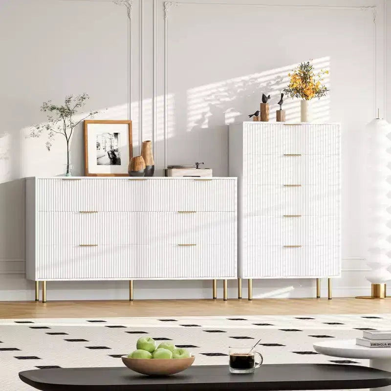 Commode 5 tiroirs blanche / effet marbre et bois – Panneau cannelé, pour 1 personne