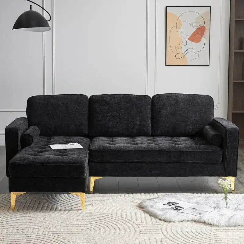 Trzyosobowa modułowa sofa pokojowa ze złotymi nóżkami trójnogami