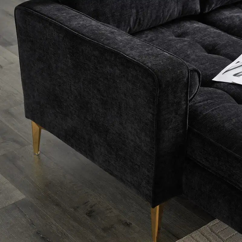 Trzyosobowa modułowa sofa pokojowa ze złotymi nóżkami trójnogami