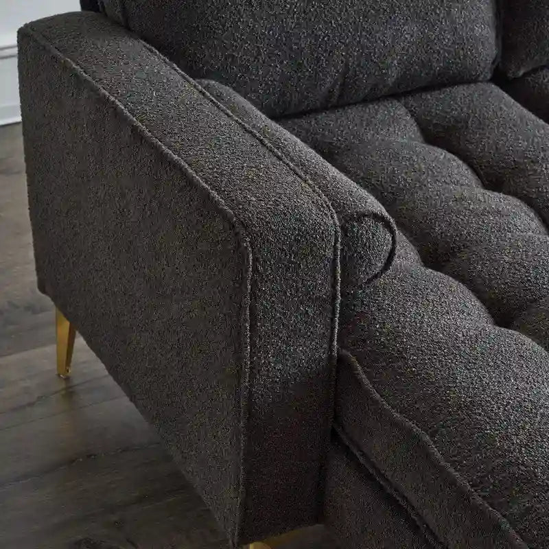 Trzyosobowa modułowa sofa pokojowa ze złotymi nóżkami trójnogami