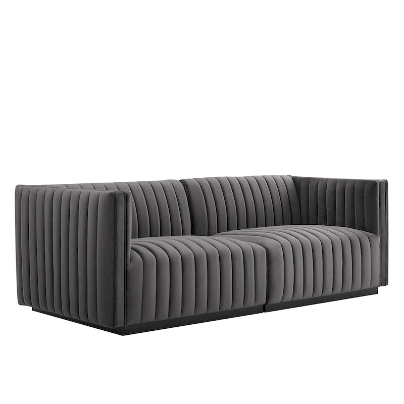 Tapicerowana dwuosobowa sofa Conjure Channel z aksamitu performance