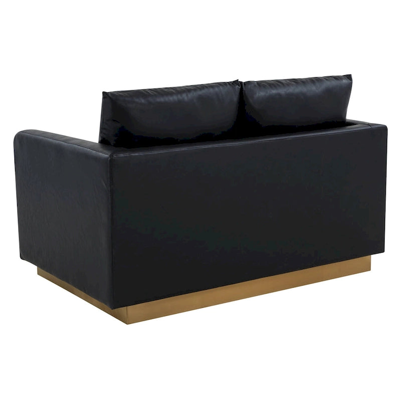 LeisureMod Nervo Nowoczesna Skórzana Sofa Dwuoosobowa ze Złotą Podstawą i Poduszkami - 55.9