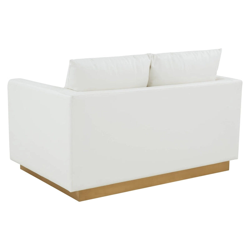 LeisureMod Nervo Nowoczesna Skórzana Sofa Dwuoosobowa ze Złotą Podstawą i Poduszkami - 55.9