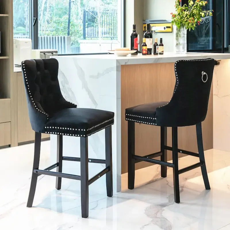 Tabourets de bar contemporains en velours capitonné avec pieds en bois et clous décoratifs chromés, lot de 2