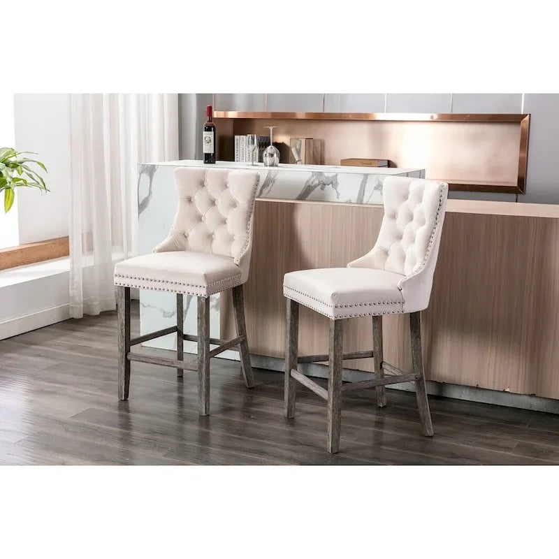 Tabourets de bar contemporains en velours capitonné avec pieds en bois et clous décoratifs chromés, lot de 2