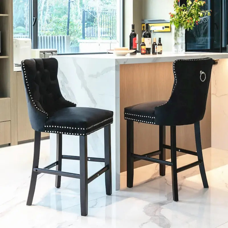 Tabourets de bar contemporains en velours capitonné avec pieds en bois et clous décoratifs chromés, lot de 2