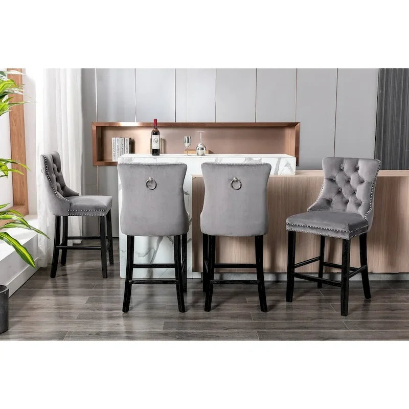 Tabourets de bar contemporains en velours capitonné avec pieds en bois et clous décoratifs chromés, lot de 2