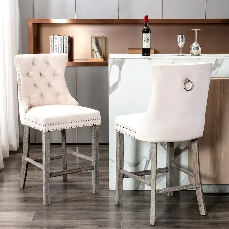 Tabourets de bar contemporains en velours capitonné avec pieds en bois et clous décoratifs chromés, lot de 2