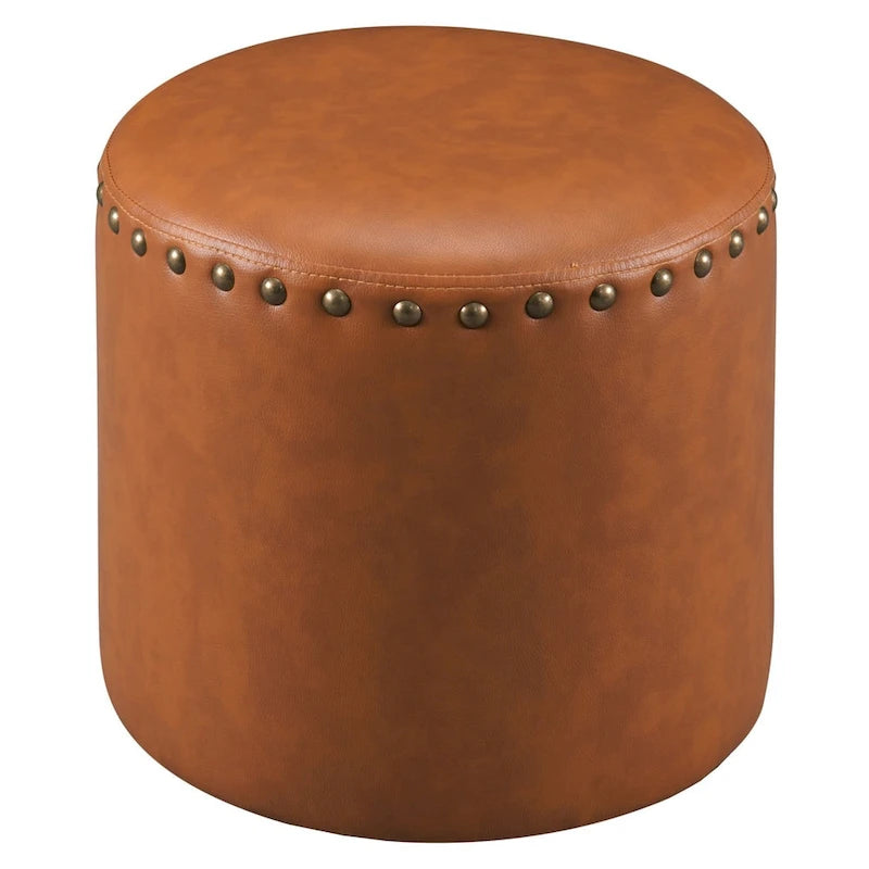 Le pouf rond en similicuir Barbossa de Curated Nomad