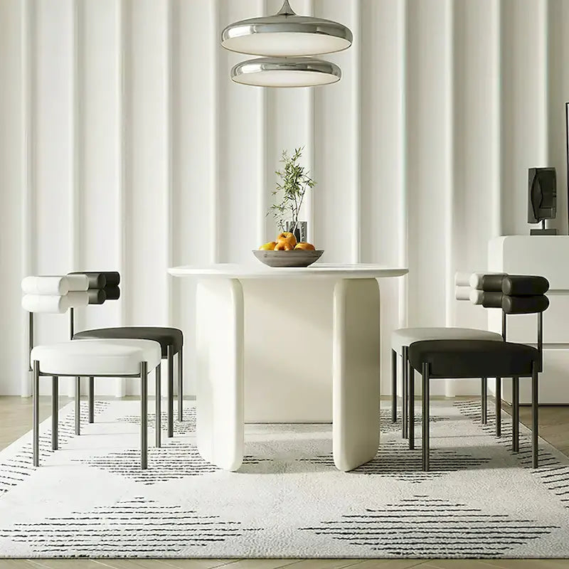 Table à manger ovale moderne en similicuir marbre crème avec base unique à 3 pieds