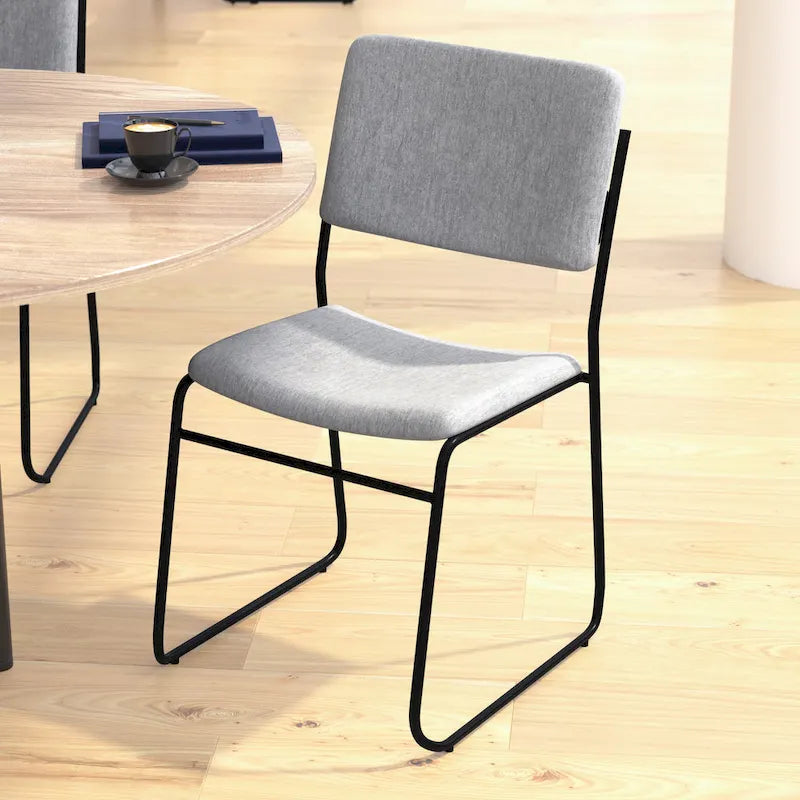Chaise empilable haute densité d'une capacité de 227 kg avec piètement luge