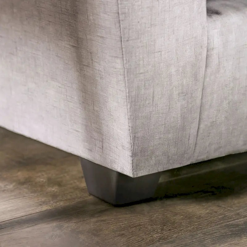Canapé rembourré en tissu gris clair contemporain Leonine par Furniture of America