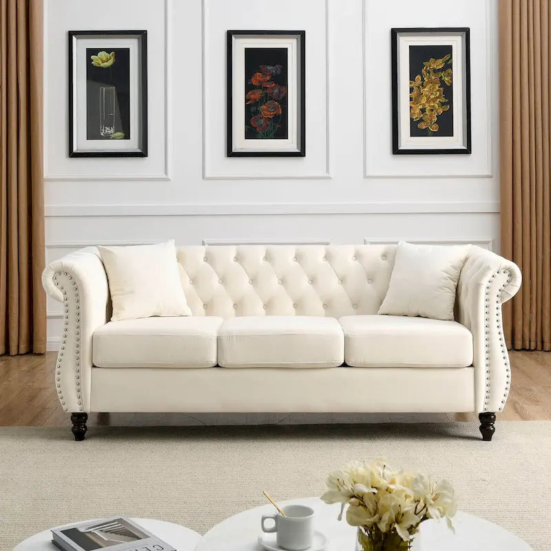 Canapé Chesterfield 80" en Velours Beige pour Salon, Canapé 3 Places Capitonné avec Accoudoirs Roulés et Clous Décoratifs, deux Oreillers