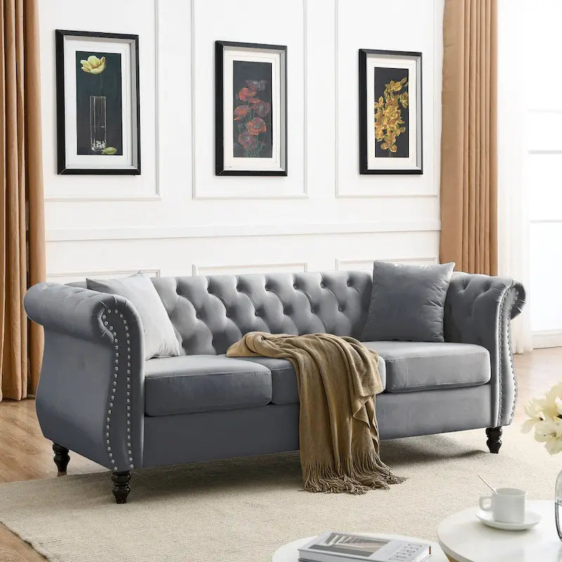 Canapé Chesterfield 80" en Velours Beige pour Salon, Canapé 3 Places Capitonné avec Accoudoirs Roulés et Clous Décoratifs, deux Oreillers