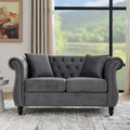 Causeuse chesterfield en velours, accoudoirs arrondis, garniture cloutée