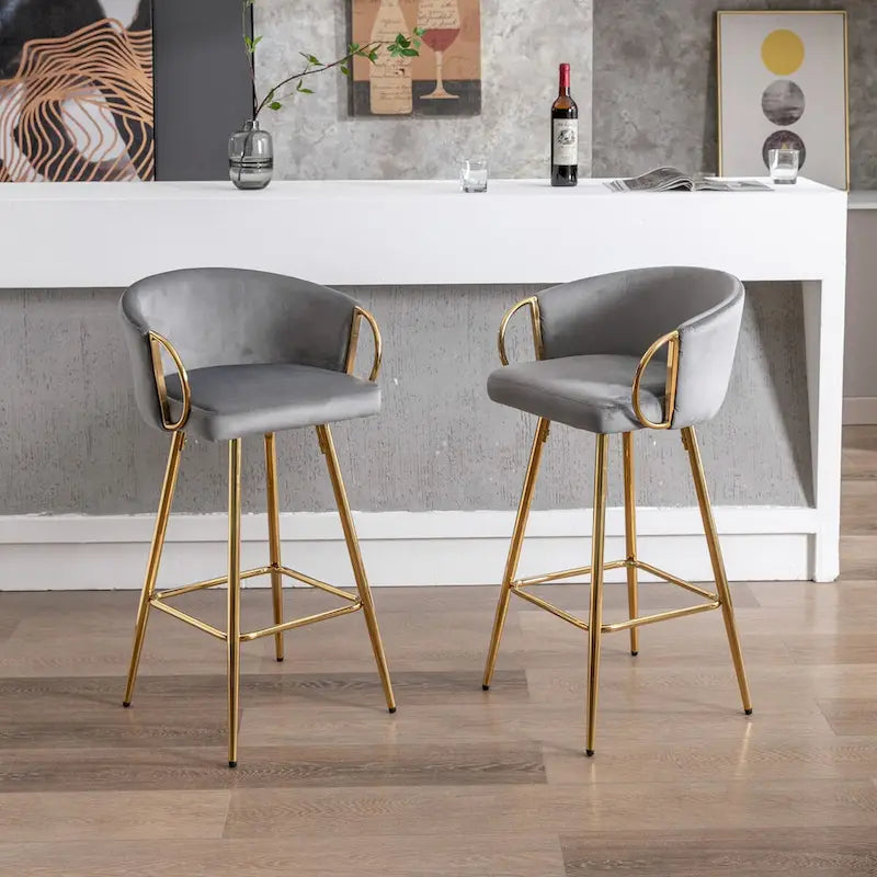 Lot de 2 tabourets de bar de 66 cm avec repose-pieds et base chromés, pieds dorés et revêtement velours, gris