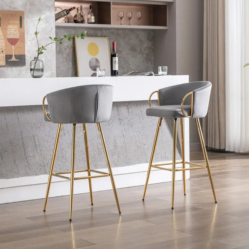 Lot de 2 tabourets de bar de 66 cm avec repose-pieds et base chromés, pieds dorés et revêtement velours, gris