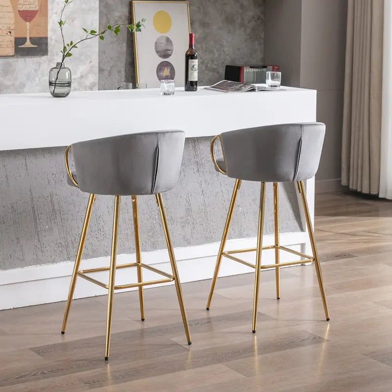 Lot de 2 tabourets de bar de 66 cm avec repose-pieds et base chromés, pieds dorés et revêtement velours, gris