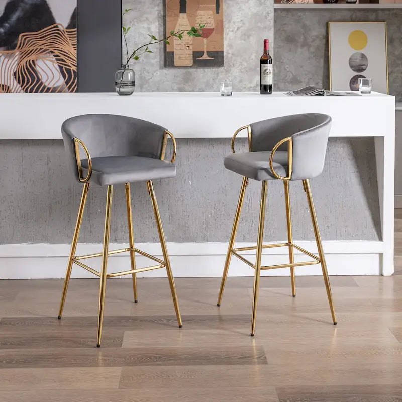 Lot de 2 tabourets de bar de 66 cm avec repose-pieds et base chromés, pieds dorés et revêtement velours, gris
