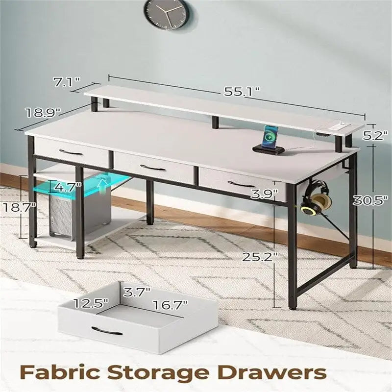 Biurko komputerowe z zasilaniem