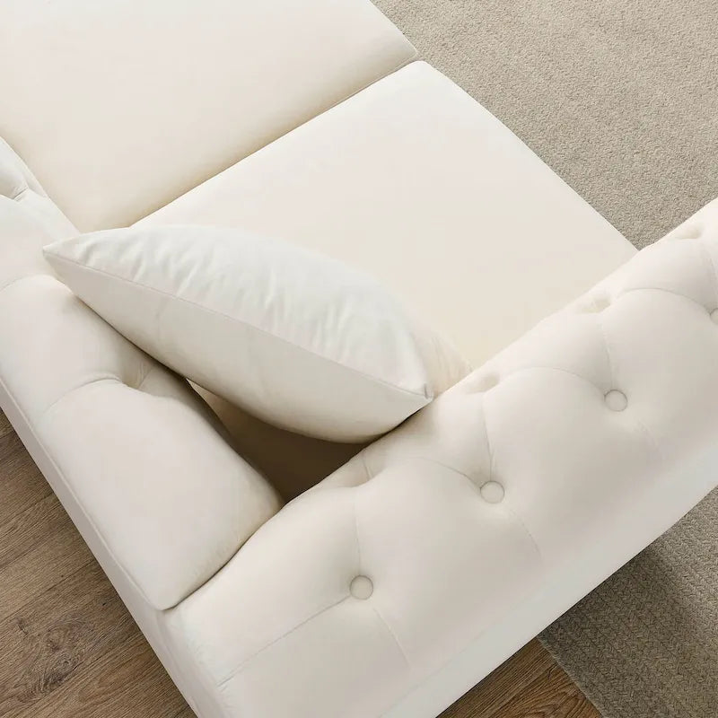Beżowa welurowa sofa Chesterfield 3-osobowa, zaokrąglone podłokietniki, ozdobne nity