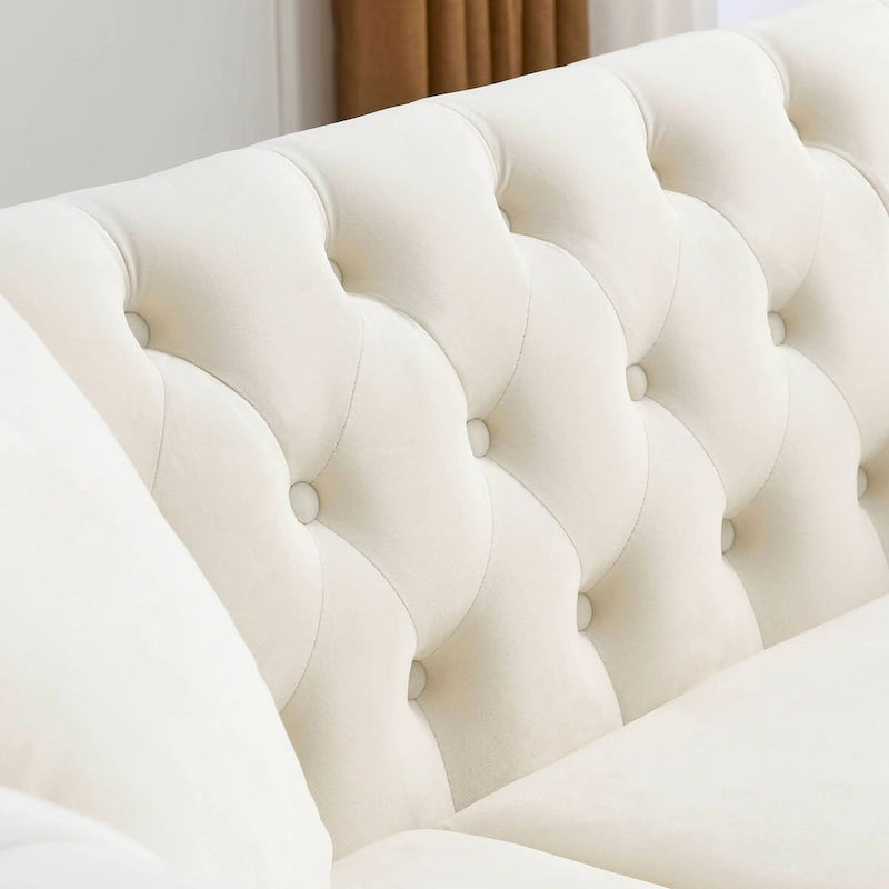 Beżowa welurowa sofa Chesterfield 3-osobowa, zaokrąglone podłokietniki, ozdobne nity