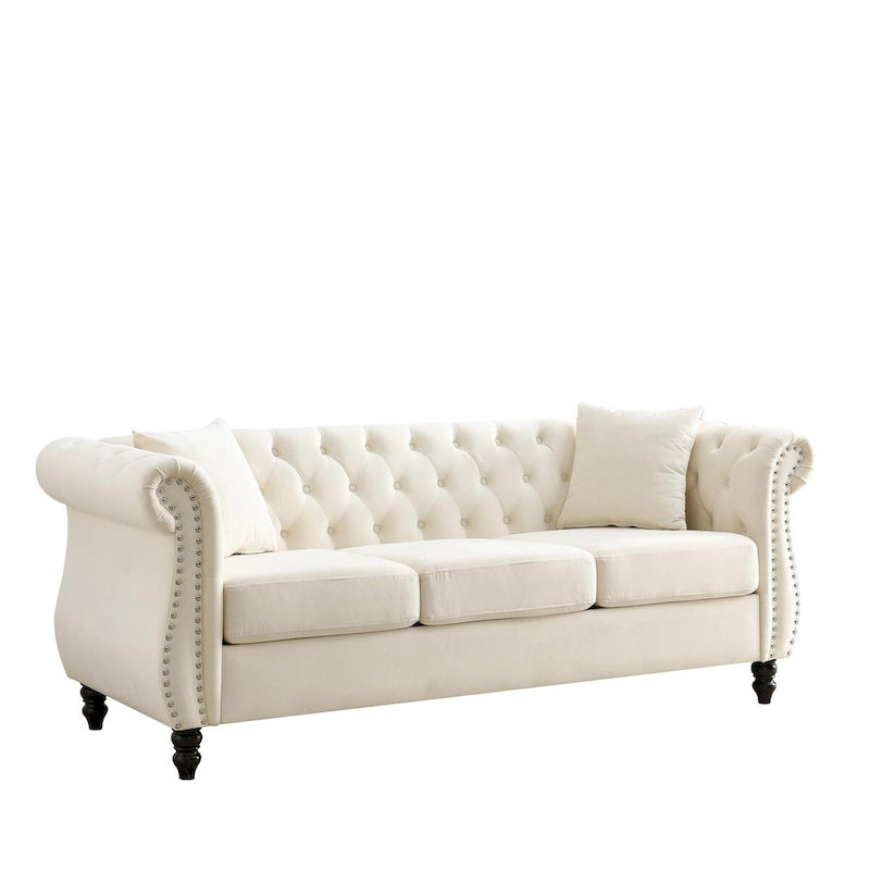 Beżowa welurowa sofa Chesterfield 3-osobowa, zaokrąglone podłokietniki, ozdobne nity