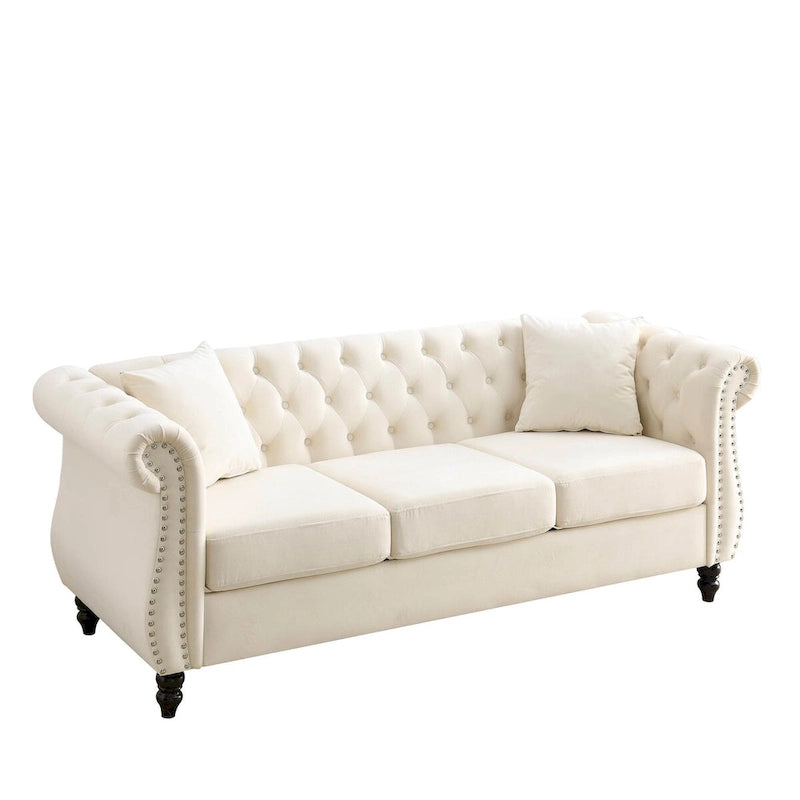 Beżowa welurowa sofa Chesterfield 3-osobowa, zaokrąglone podłokietniki, ozdobne nity