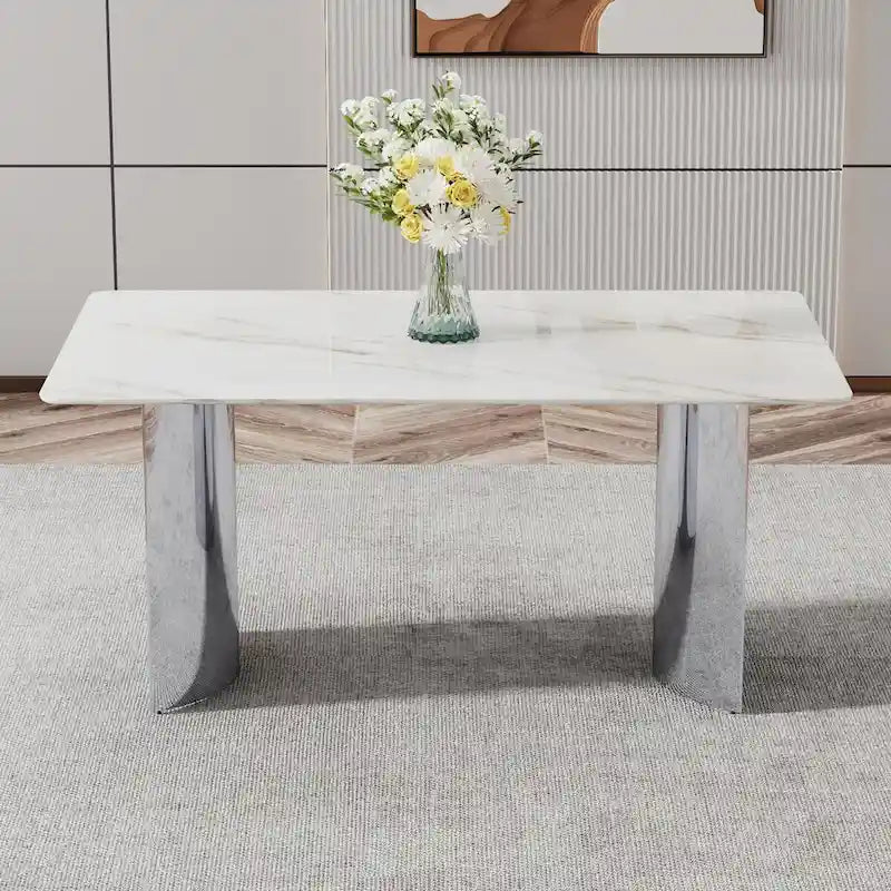 Table à manger minimaliste et moderne. Plateau en verre autocollant imitation marbre blanc